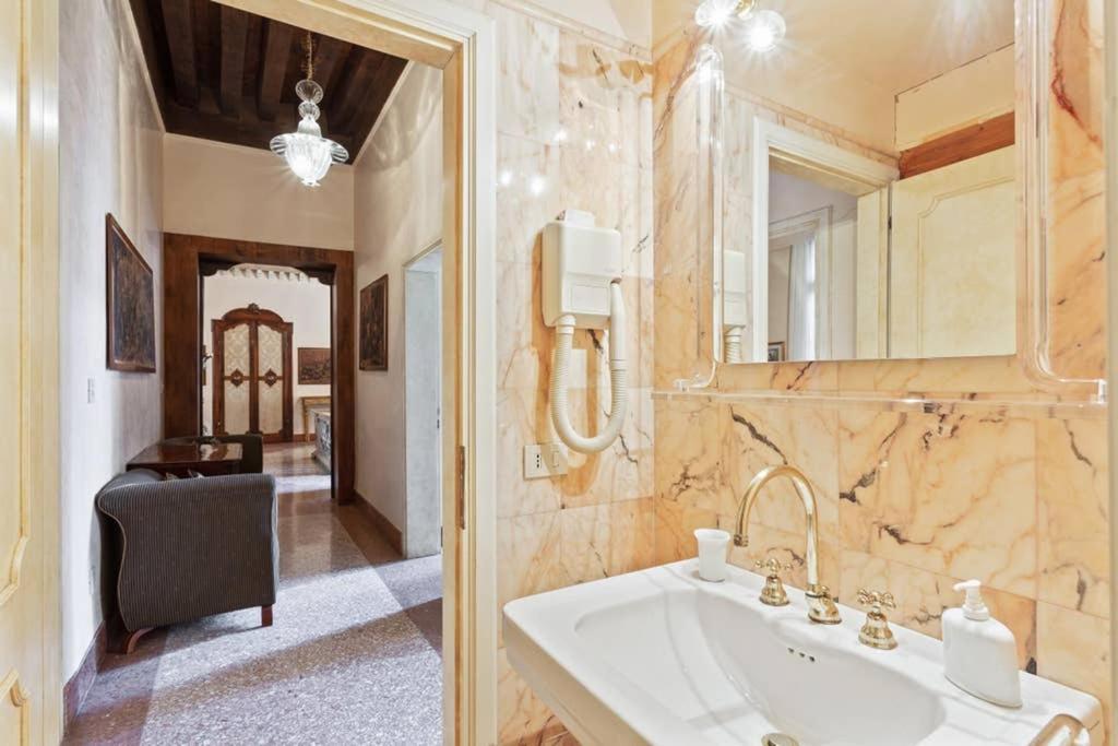 Doge Palace Luxury Apartment - Cannaregio Венеція Екстер'єр фото